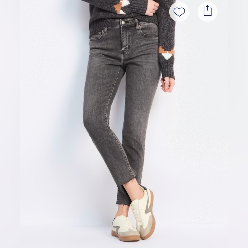 Daze Denim Stunner High Rise Skinny
Straight Jean